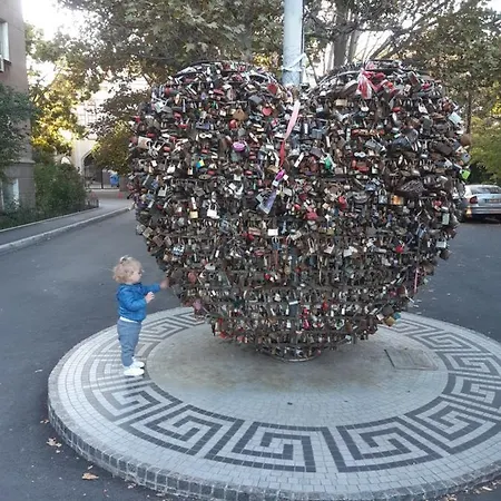 London Apartment, 아파트