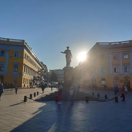 London Apartment, Apartament Odessa